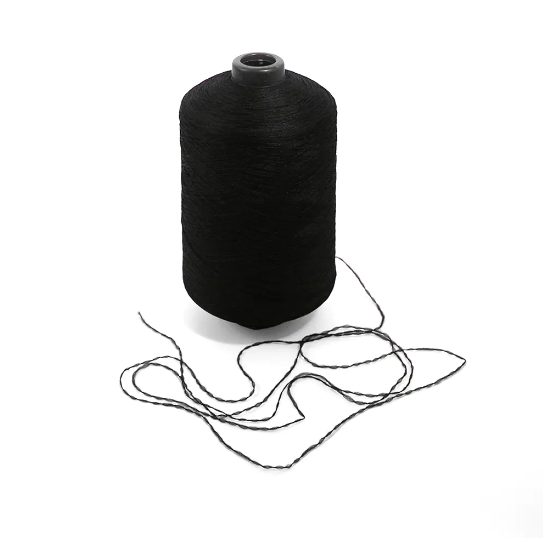 Renkli polyester ağ ipliği neden solmaya etkili bir şekilde direnebilir?